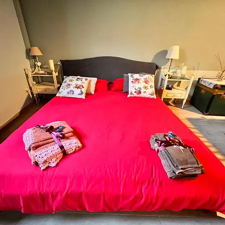 Via Ripalta 4 *